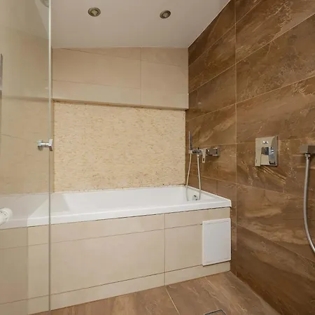 Apartment Spacious Two-bedroom In The Centre By Renters *