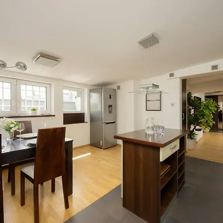 Apartment Spacious Two-bedroom In The Centre By Renters