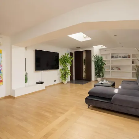Spacious Two-bedroom In The Centre By Renters