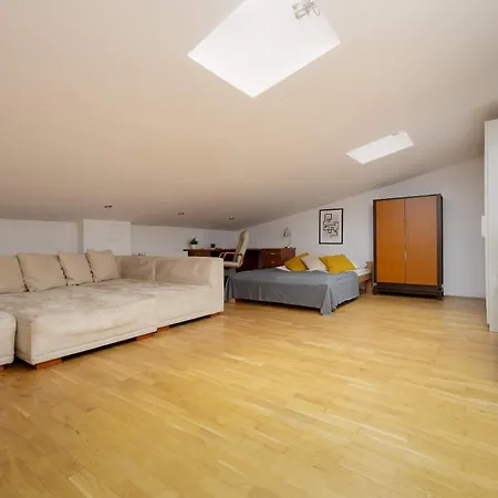 Appartement Spacious Two-bedroom In The Centre By Renters Varsovie
