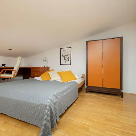 Apartment Spacious Two-bedroom In The Centre By Renters Warsaw