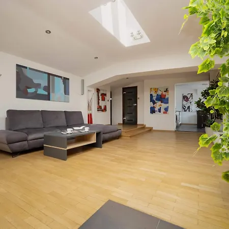 Spacious Two-bedroom In The Centre By Renters アパート *